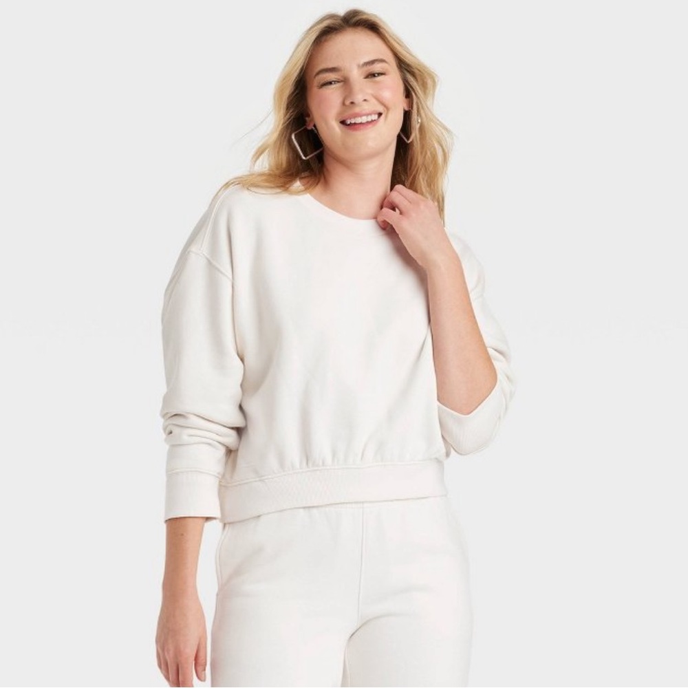 Universal Thread Cream Crewneck Sweater
